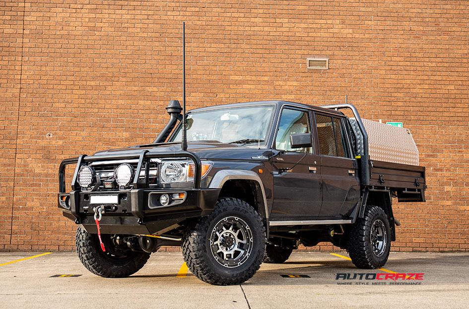 TOYOTA LANDCRUSIER ROCKSTAR XD 3 MATTE BLACK MACHINED